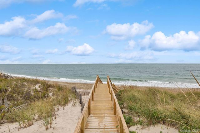 21 Captain Kidds Path, Montauk, NY 11954