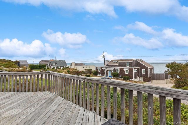 21 Captain Kidds Path, Montauk, NY 11954