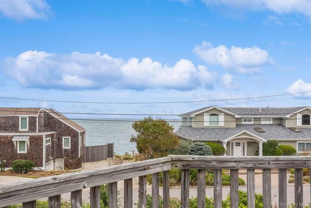21 Captain Kidds Path, Montauk, NY 11954