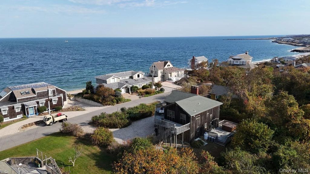 21 Captain Kidds Path, Montauk, NY 11954