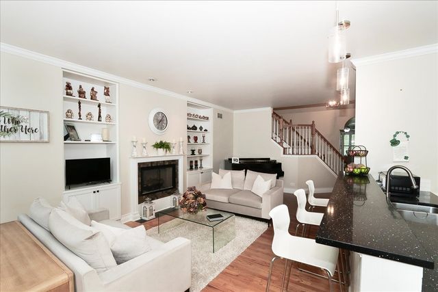 768 W St Johns Place, Addison, IL 60101