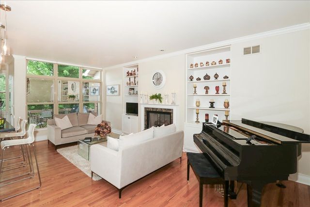 768 W St Johns Place, Addison, IL 60101