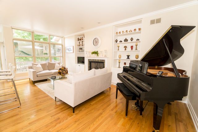 768 W St Johns Place, Addison, IL 60101