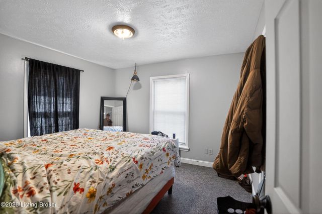 6803 Creston Dr, Louisville, KY 40258