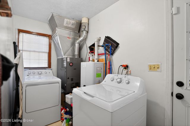 6803 Creston Dr, Louisville, KY 40258