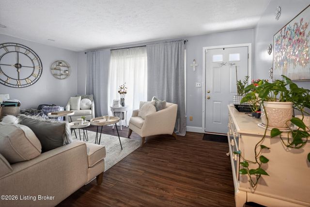 6803 Creston Dr, Louisville, KY 40258