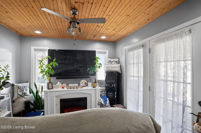 6803 Creston Dr, Louisville, KY 40258