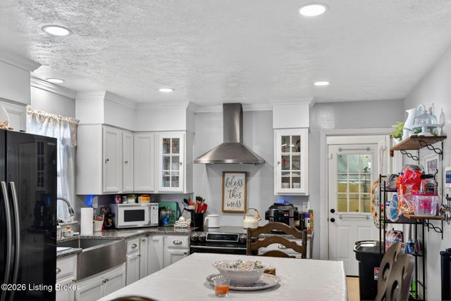 6803 Creston Dr, Louisville, KY 40258