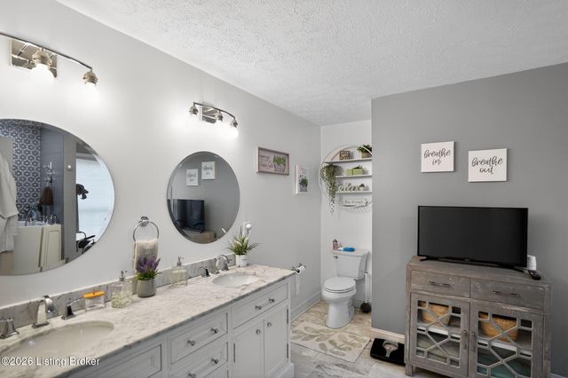 6803 Creston Dr, Louisville, KY 40258