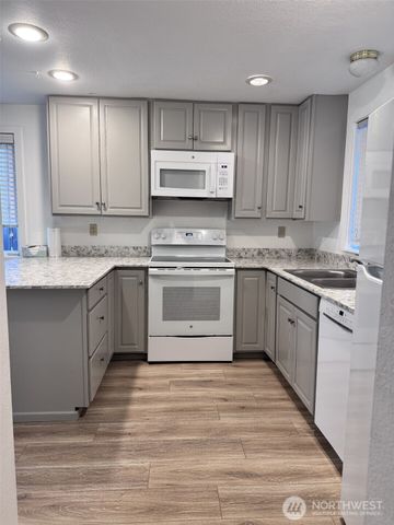 12722 12724 100th Avenue NE, Kirkland, WA 98034