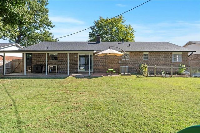 1306 Silent Grove Road, Springdale, AR 72762