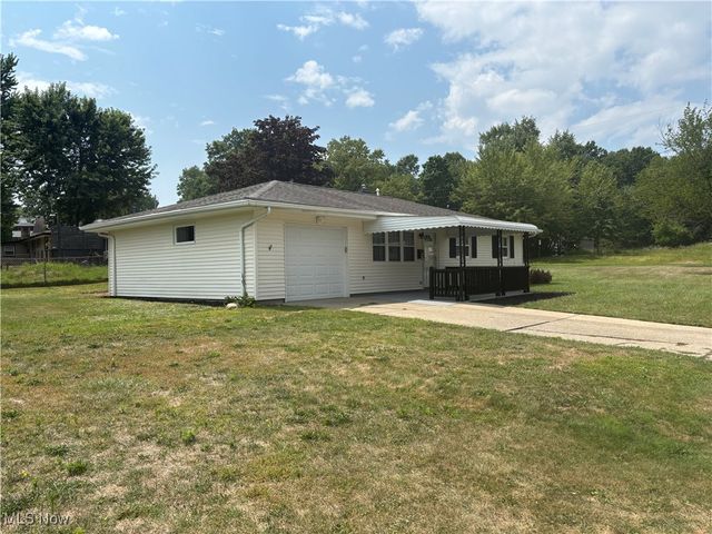 97 Idlewood Road, Austintown, OH 44515