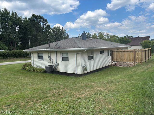 97 Idlewood Road, Austintown, OH 44515