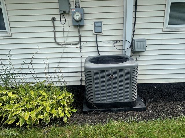 97 Idlewood Road, Austintown, OH 44515