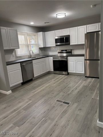 97 Idlewood Road, Austintown, OH 44515