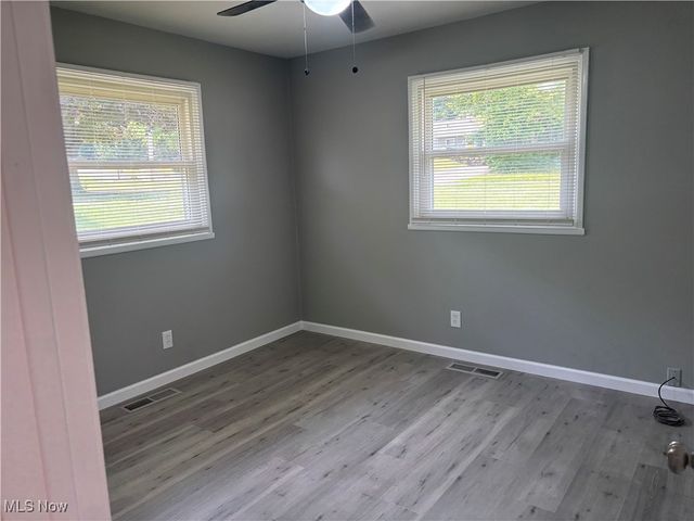 97 Idlewood Road, Austintown, OH 44515