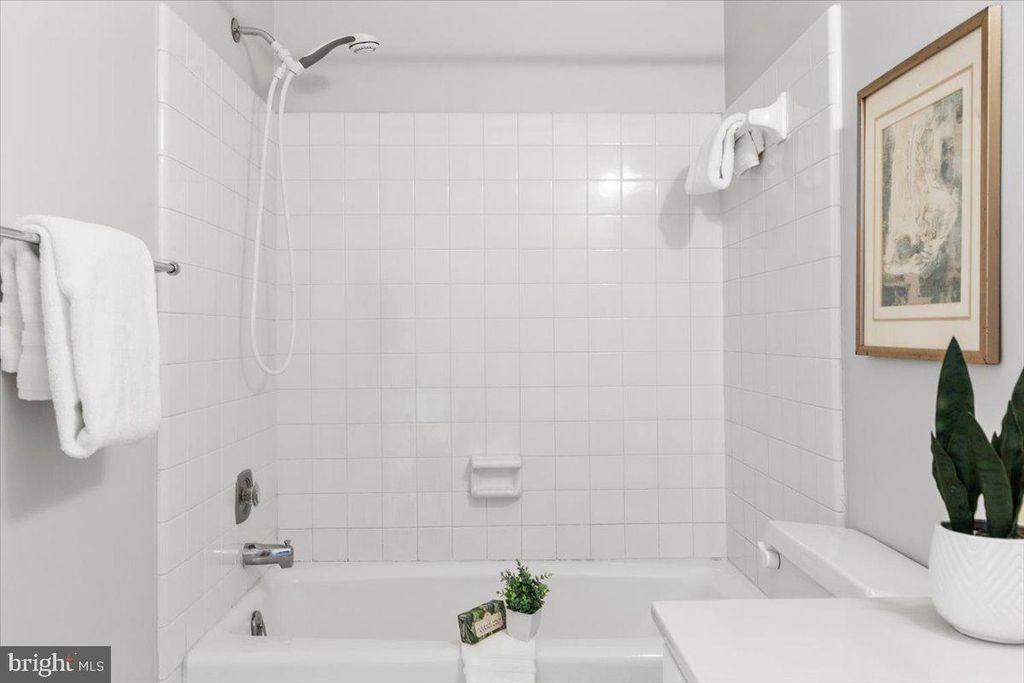 Image 20 of property listing at 208 JUSTICE CT NE #44, Washington, DC 20002