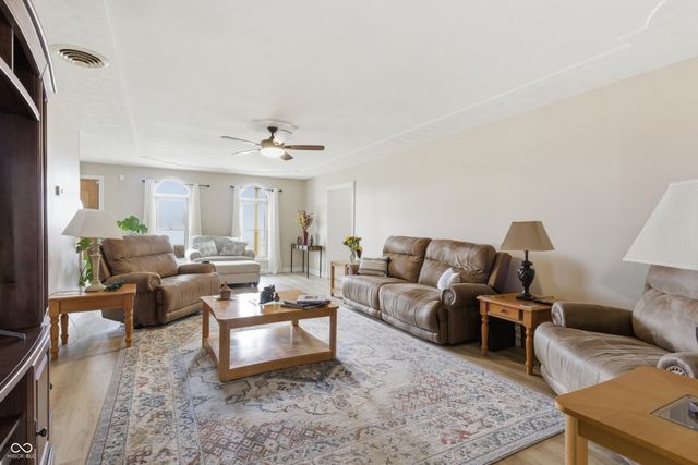 1078 W Suttles Road, Connersville, IN 47331