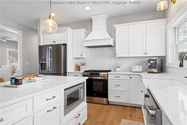 227 Alexander's Avenue, Fraziers Bottom, WV 25082