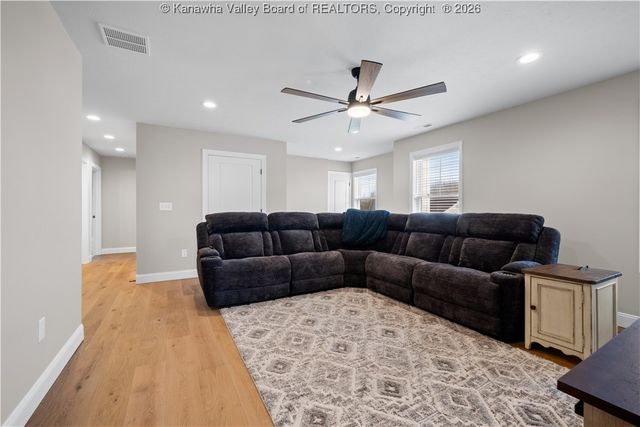 227 Alexander's Avenue, Fraziers Bottom, WV 25082