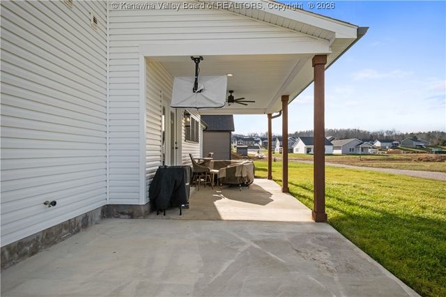 227 Alexander's Avenue, Fraziers Bottom, WV 25082