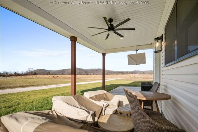 227 Alexander's Avenue, Fraziers Bottom, WV 25082