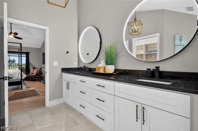 9076 Mockingbird DR, Sanibel, FL 33957
