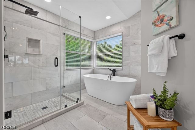 9076 Mockingbird DR, Sanibel, FL 33957