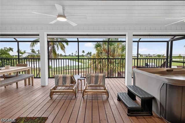 9076 Mockingbird DR, Sanibel, FL 33957