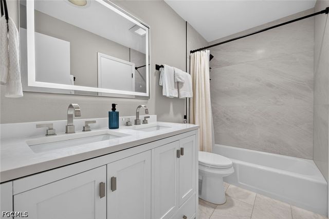 9076 Mockingbird DR, Sanibel, FL 33957