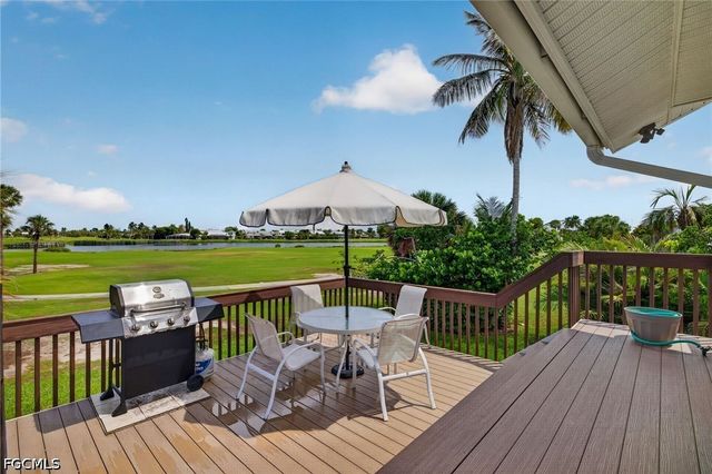 9076 Mockingbird DR, Sanibel, FL 33957
