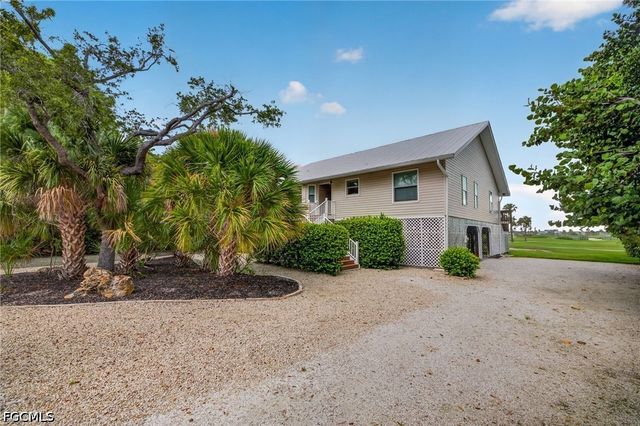 9076 Mockingbird DR, Sanibel, FL 33957