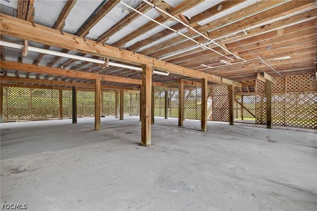 9076 Mockingbird DR, Sanibel, FL 33957