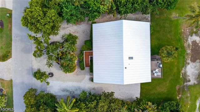 9076 Mockingbird DR, Sanibel, FL 33957