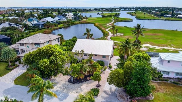 9076 Mockingbird DR, Sanibel, FL 33957