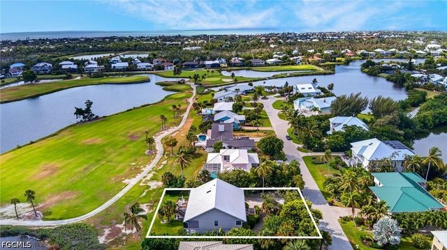 9076 Mockingbird DR, Sanibel, FL 33957