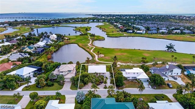 9076 Mockingbird DR, Sanibel, FL 33957