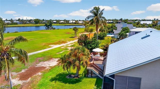 9076 Mockingbird DR, Sanibel, FL 33957