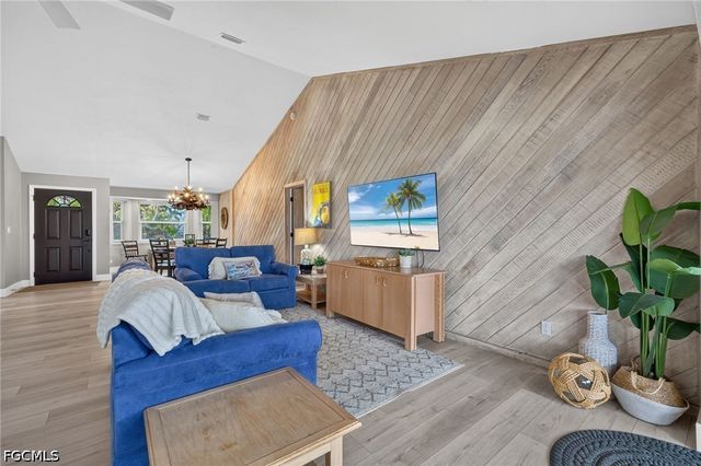 9076 Mockingbird DR, Sanibel, FL 33957