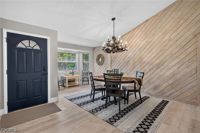 9076 Mockingbird DR, Sanibel, FL 33957
