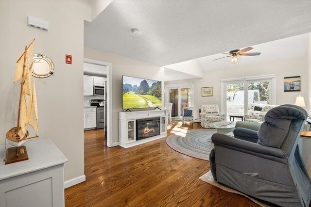 14 Cedarledge Vlg 14, Cohasset, MA 02025