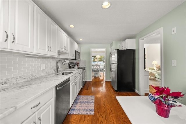 14 Cedarledge Vlg 14, Cohasset, MA 02025