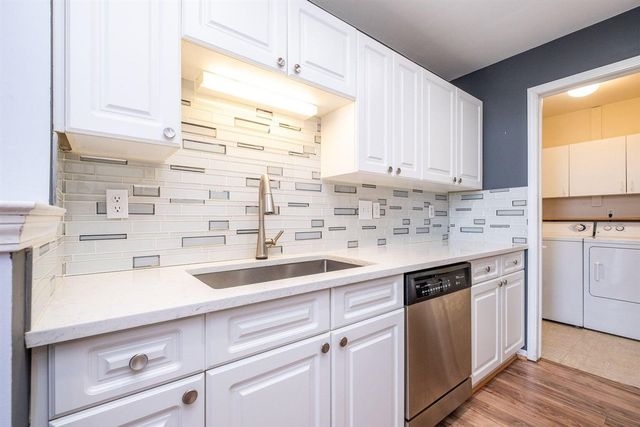 5362 Brookemonte Circle, Rochester, MI 48306