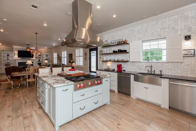 5950 Keith Rd, Lumberton, TX 77657