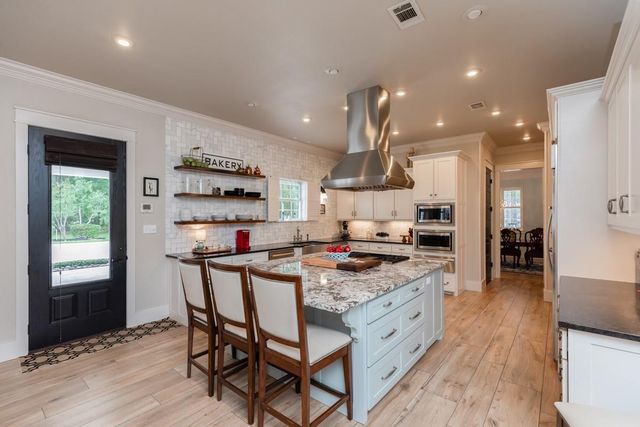 5950 Keith Rd, Lumberton, TX 77657