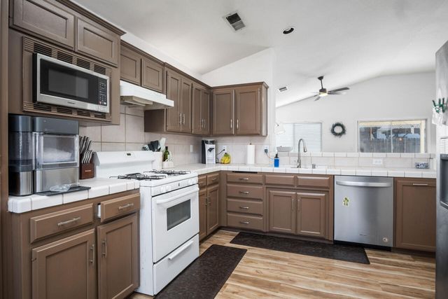 2417 E Omaha Avenue, Fresno, CA 93720