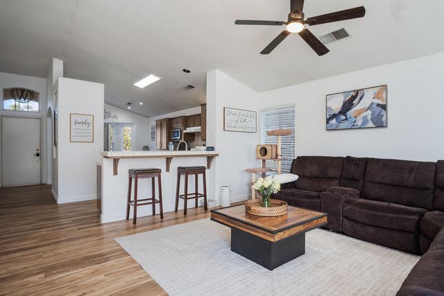 2417 E Omaha Avenue, Fresno, CA 93720