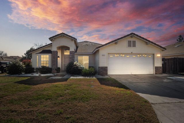 2417 E Omaha Avenue, Fresno, CA 93720