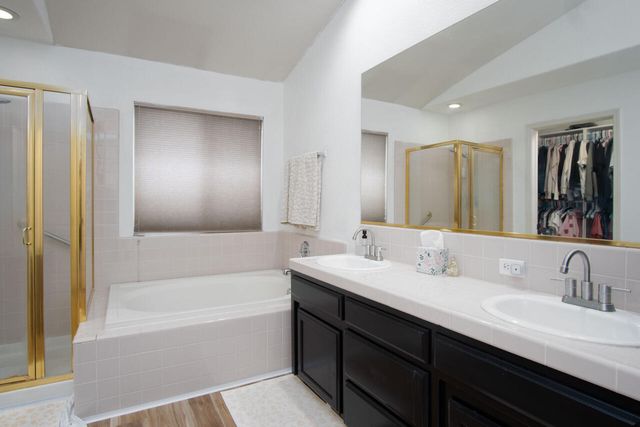 2417 E Omaha Avenue, Fresno, CA 93720