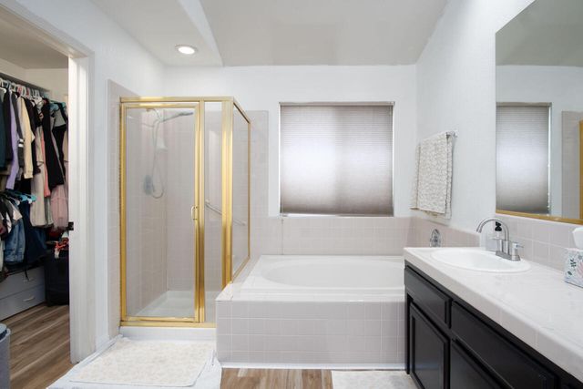 2417 E Omaha Avenue, Fresno, CA 93720